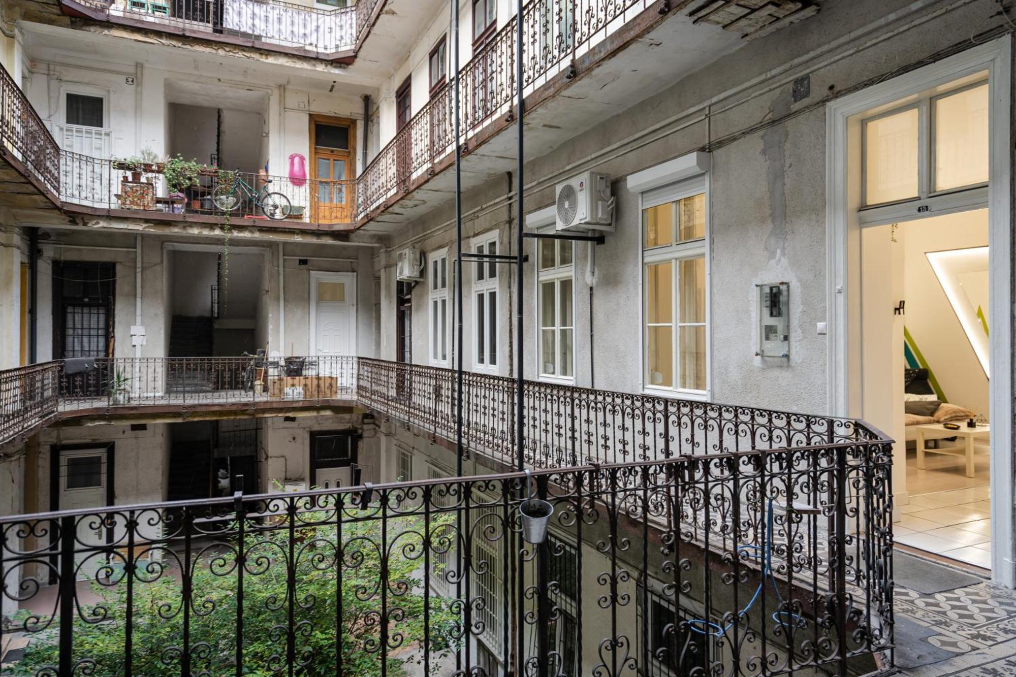 Triangle Apartment - Free Parking!, Budapest